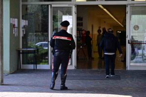 Accoltella la prof a 13 anni: cosa ci dice davvero questo gesto sulla scuola e sui nostri figli