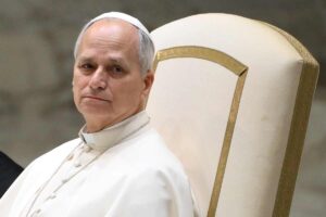 Papa Leone XIV scuote il mondo: “Umanità in ginocchio davanti alla brutalità”