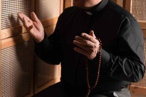 Preti sposati, l’appello al Papa scuote la Chiesa: “Vogliamo tornare a dire messa”